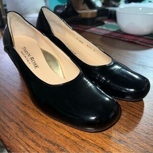 Taryn Rose Closed-toe heels pump high gloss patent leather Euro Size 7M